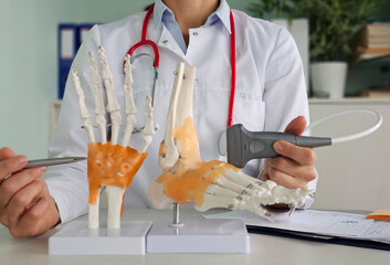 Rheumatoid arthritis of the foot of the hand