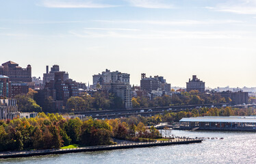 Fototapeta premium Brooklyn Waterfront Panorama, and East River Bank viewed from New York City's Lower Manhattan waterfront 