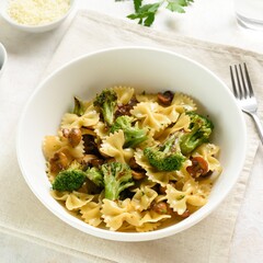 Farfalle pasta with roasted broccoli and mushrooms