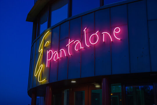 Pantalone neon sign