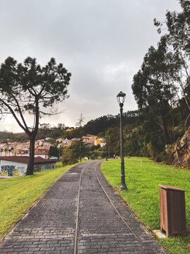 Puerto de San Esteban, also known as San Esteban de Pravia, is a picturesque coastal town located in the Asturias region of northern Spain. This charming port village is nestled where the Nal&oacute;n River 