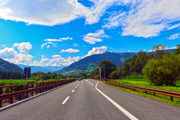 Autostrada A22 vor Sterzing (Richtung Brenner) im Wipptal - Südtirol, Italien