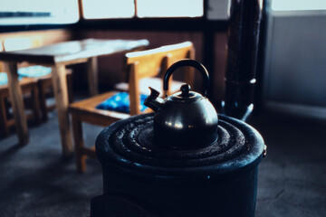 古い駅の待合室