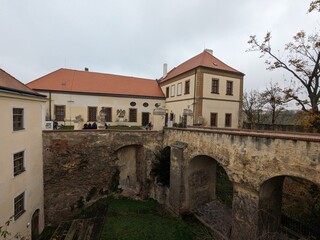Fototapeta premium A picturesque view of Znojmo’s historical city center and castle, showcasing South Moravian heritage, Gothic architecture, and the charm of this Czech cultural landmark.