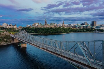 Naklejka premium Alexandra Bridge crossing the Ottawa River. In the distance is the Parliament of Canada, Ottawa, Ontario, Canada.