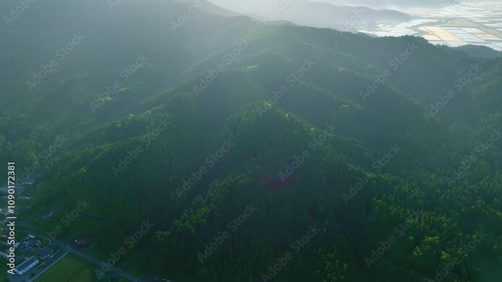 Poster 空撮、景色、風景、大地、自然、環境、ドローン、壮大、絶景、森林、山林、丘、丘陵地帯、高地、高原、崖、山野、裾野、青空、新緑、グリーン、エコロジー、エコシステム、地球環境、環境保護、気候変動、サステナブル、SDGs、持続可能な開発目標、サステナビリティ、俯瞰、ハイアングル、展望、パノラマ、見下ろす、地平線、景観、冒険、迫力、山岳、日本、観光、旅行、ダイナミック、都市、街、農村、山嶺、丘陵、鳥瞰図