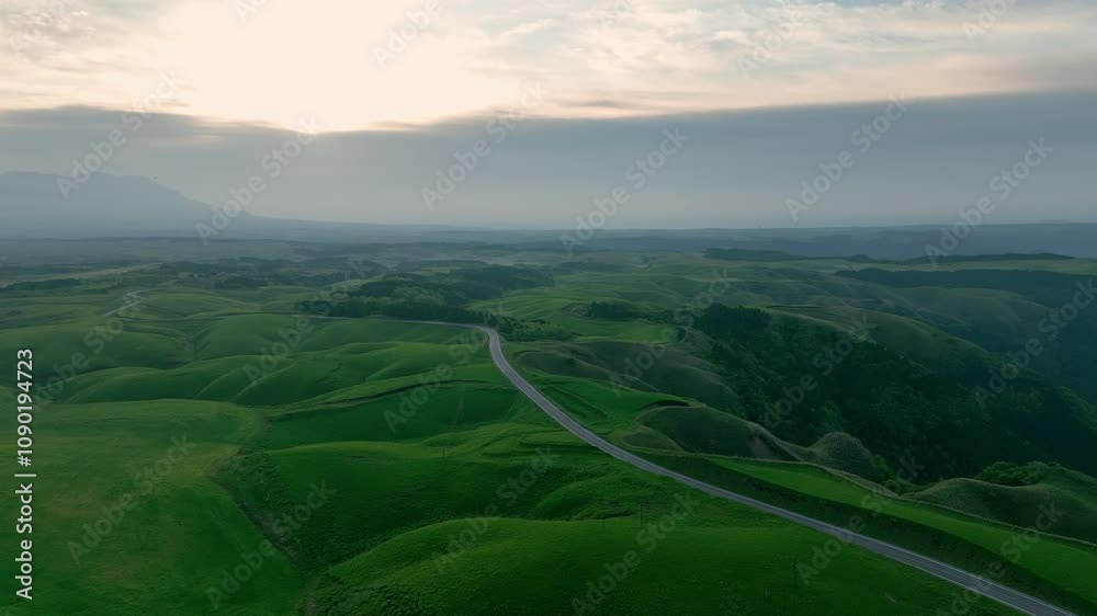 Leinwandbilder 空撮、風景、景色、自然、環境、朝日、早朝、日の出、荘厳、壮大、大自然、大地、ドローン、俯瞰、ハイアングル、台地、草原、高原、高地、太陽、青空、パノラマ、地平線、グリーン、エコロジー、道路、グライダー、セスナ、飛行機、SDGs、サステナビリティ、サステナブル、展望、未来、明日、将来、希望、ESG、CSR、眺望、日本、絶景、観光、旅行、冒険、地球、迫力、飛行、前進、進歩