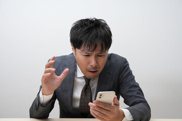 スーツ姿のビジネスマン