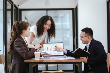 Fototapeta premium Meeting Business team works together to analyze financial documents with charts and graphs using calculators to analyze and calculate.