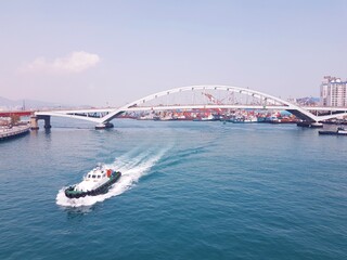 Obraz premium 다리와 배