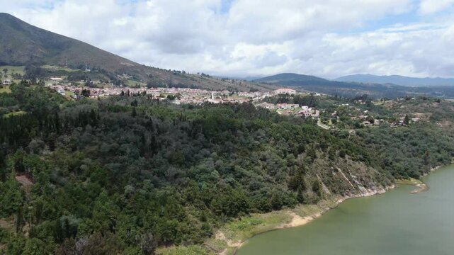 Tomine lagoon, cities and nature in Colombia