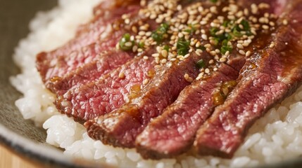 Obraz premium Tender and Juicy Slices of Beef with Glaze Over a Bed of Steamy White Rice Garnished with Sesame Seeds and Scallions in a Rustic Bowl