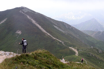 Obraz premium a hike in the mountains on a footpath winding through the mountain ridges