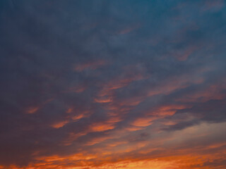 Obraz premium colorful and dramatic sunset clouds