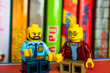 Naklejka premium Two Lego men holding hand