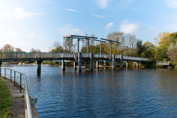 Fototapeta premium Blaue Brücke in Friedrichstadt.