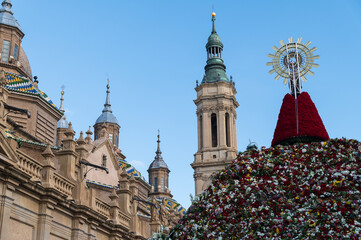 Zaragoza, ofrenda de flores a la Virgen del Pilar el dia de la Hispanidad, aragon, españa, europa.