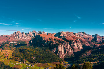 Fototapeta premium Panoramic view of the Val Gardena Dolomites in Italy.