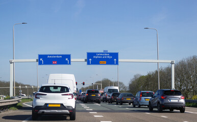 Verkehrswegweiser auf N 207 in Richtung Autobahn A4, Niederlande