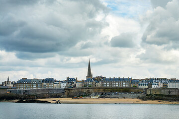 Obraz premium View of Bon-Secours beach and the historic walled city of St Malo from the sea, Ille-et-Vilaine, Brittany, France