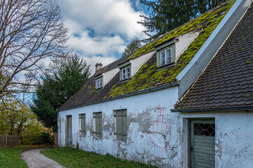 Altes verwittertes Haus am st.-Stephan-Weg, Dießen am Ammersse, Bayern, Deutschland