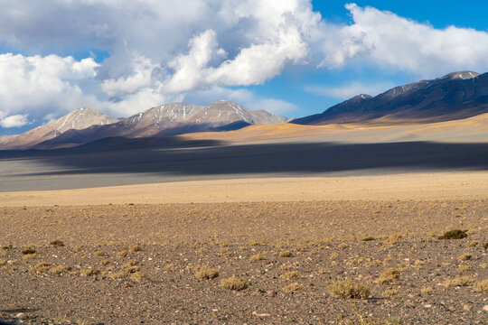 Monta&ntilde;as de la puna catamarque&ntilde;a  en el Noroeste argentino.