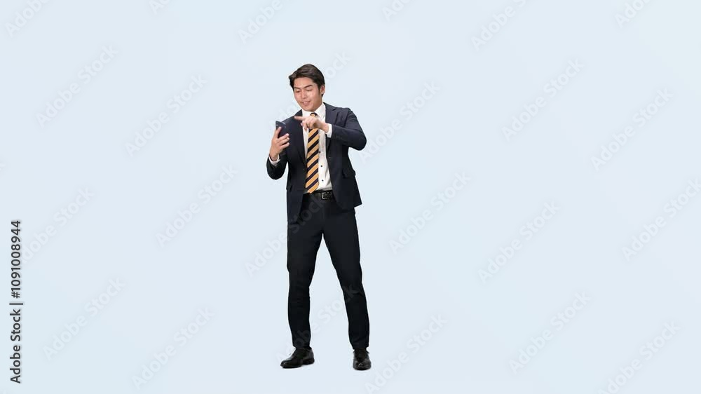 Fototapete スマホ、スマートフォン、ダンス、ビジネスマン、ビジネスパーソン、男性、アプリ、SNS、動画、音楽、ミュージック、ダンサー、踊る、操作、検索、キャンペーン、セール、クーポン、ポイント、全身、タッチ、メール、日本人、スーツ、ビジネス、仕事、切り抜き、コピースペース、ノリノリ、リズム、笑顔、ポジティブ、元気、パントマイム、通話、転職、DX、モバイル、IT、サラリーマン、ロボットダンス、会社員、人材、デジ