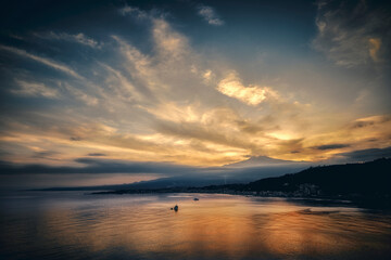 Obraz premium Mount Etna at Sunset sea view