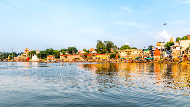 Ram Ghat Ujjain is located on the bank of the river Shipra. The evening Kshipra aarti is one of the best attractions at Ram Ghat