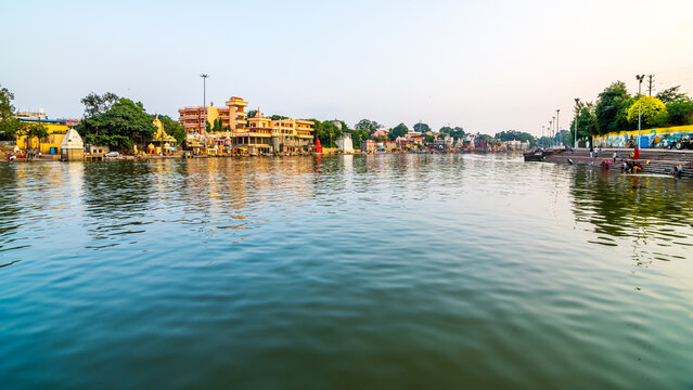 Ram Ghat Ujjain is located on the bank of the river Shipra. The evening Kshipra aarti is one of the best attractions at Ram Ghat.