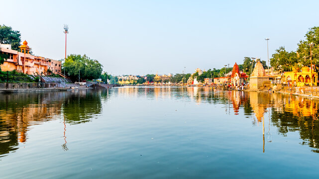 Ram Ghat Ujjain is located on the bank of the river Shipra. The evening Kshipra aarti is one of the best attractions at Ram Ghat