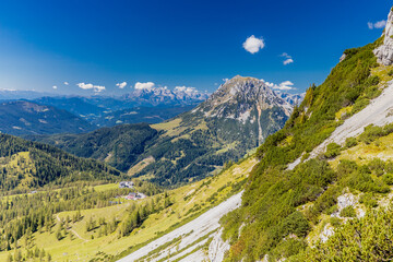Obraz premium Dachstein scenic alpine region with rugged peaks, glaciers, and valleys Dramatic mountain landscape in Austria with rocky summits and ridges