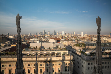 panorama miasta Mediolanu w słoneczny dzień