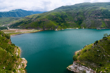 Obraz premium Picturesque view of the mountain lake Gizhgit with azure water. Caucasus