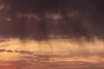 Fototapeta premium An Exquisite and Dramatic Evening Sky Capturing Clouds and a Beautiful Sunset Scene