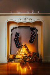 Häng deine Socken zu Weihnachten an den Kamin