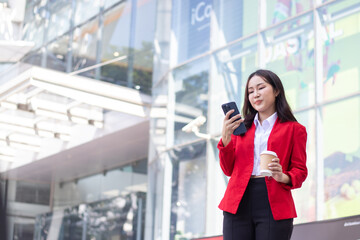Fototapeta premium businesswoman talking on the phone