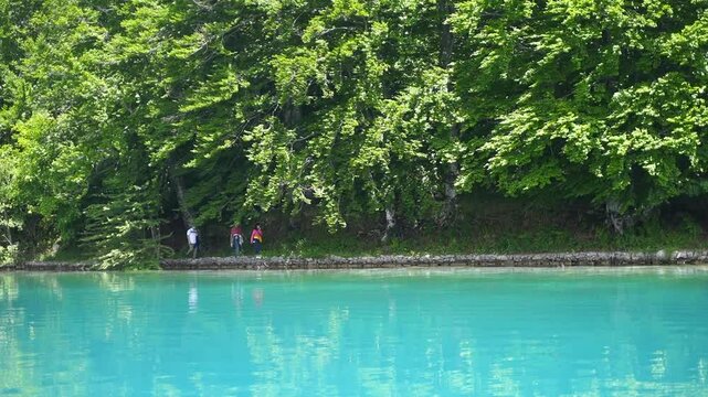 wodospady park narodowy chorwacja turysta krajobraz morze piękne widoki 