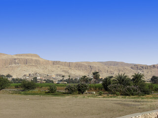 Egypte, les Colosses de Memnon &agrave; Louxor 