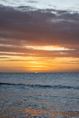 Obraz premium Golden colored sea waves during sunset. Sunset at sea.