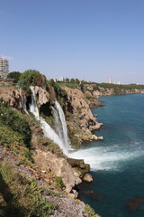 Obraz premium waterfall and rocks