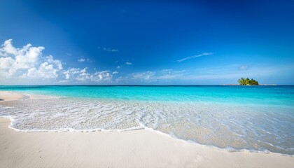 Fototapeta premium beautiful white sand beach and tropical sea summer vacation background copy space