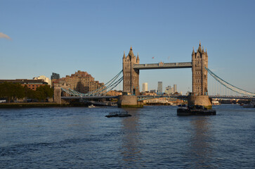 Obraz premium London, England, United Kingdom - October 2024: Tower Bridge is a bascule, suspension bridge built between 1886 and 1894. One of the prominent symbols of the United Kingdom.