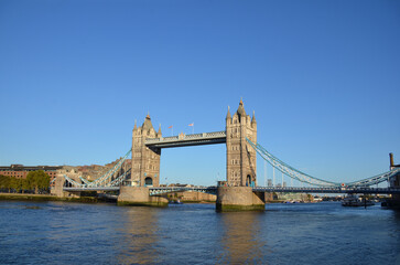 Obraz premium London, England, United Kingdom - October 2024: Tower Bridge is a bascule, suspension bridge built between 1886 and 1894. One of the prominent symbols of the United Kingdom.