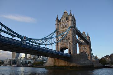 Obraz premium London, England, United Kingdom - October 2024: Tower Bridge is a bascule, suspension bridge built between 1886 and 1894. One of the prominent symbols of the United Kingdom.