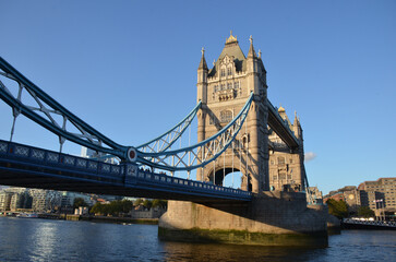 Obraz premium London, England, United Kingdom - October 2024: Tower Bridge is a bascule, suspension bridge built between 1886 and 1894. One of the prominent symbols of the United Kingdom.