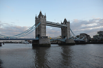 Obraz premium London, England, United Kingdom - October 2024: Tower Bridge is a bascule, suspension bridge built between 1886 and 1894. One of the prominent symbols of the United Kingdom.