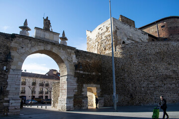 Torres, entradas y muralla de León, España