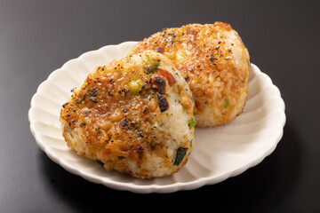ブロッコリーとチーズ　味噌焼きおにぎり