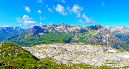 Fototapeta premium Der Geoweg am Rüfikopf in den Lechtaler Alpen, Österreich